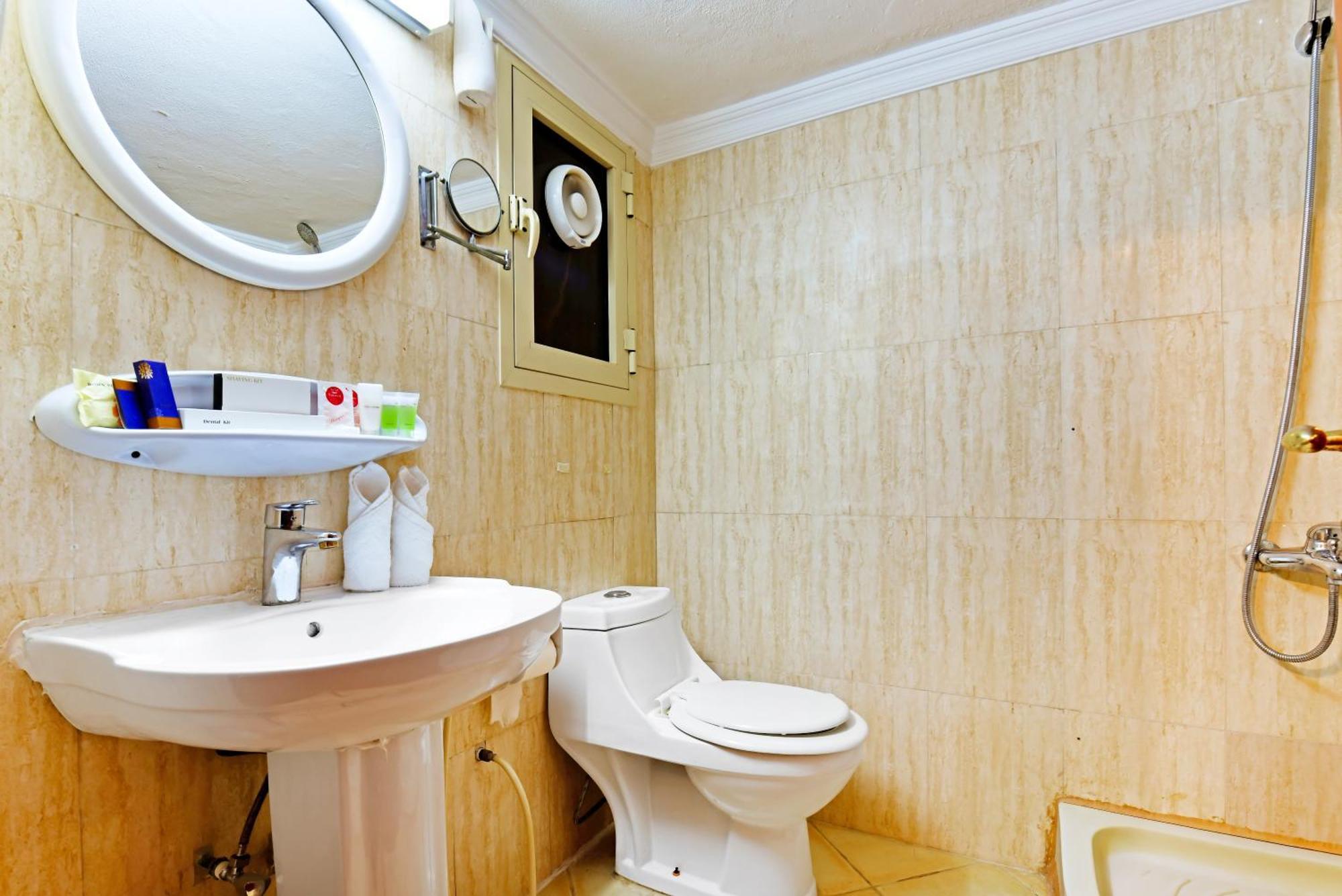 Capital O 125 Moon Plaza Hotel Манама Экстерьер фото