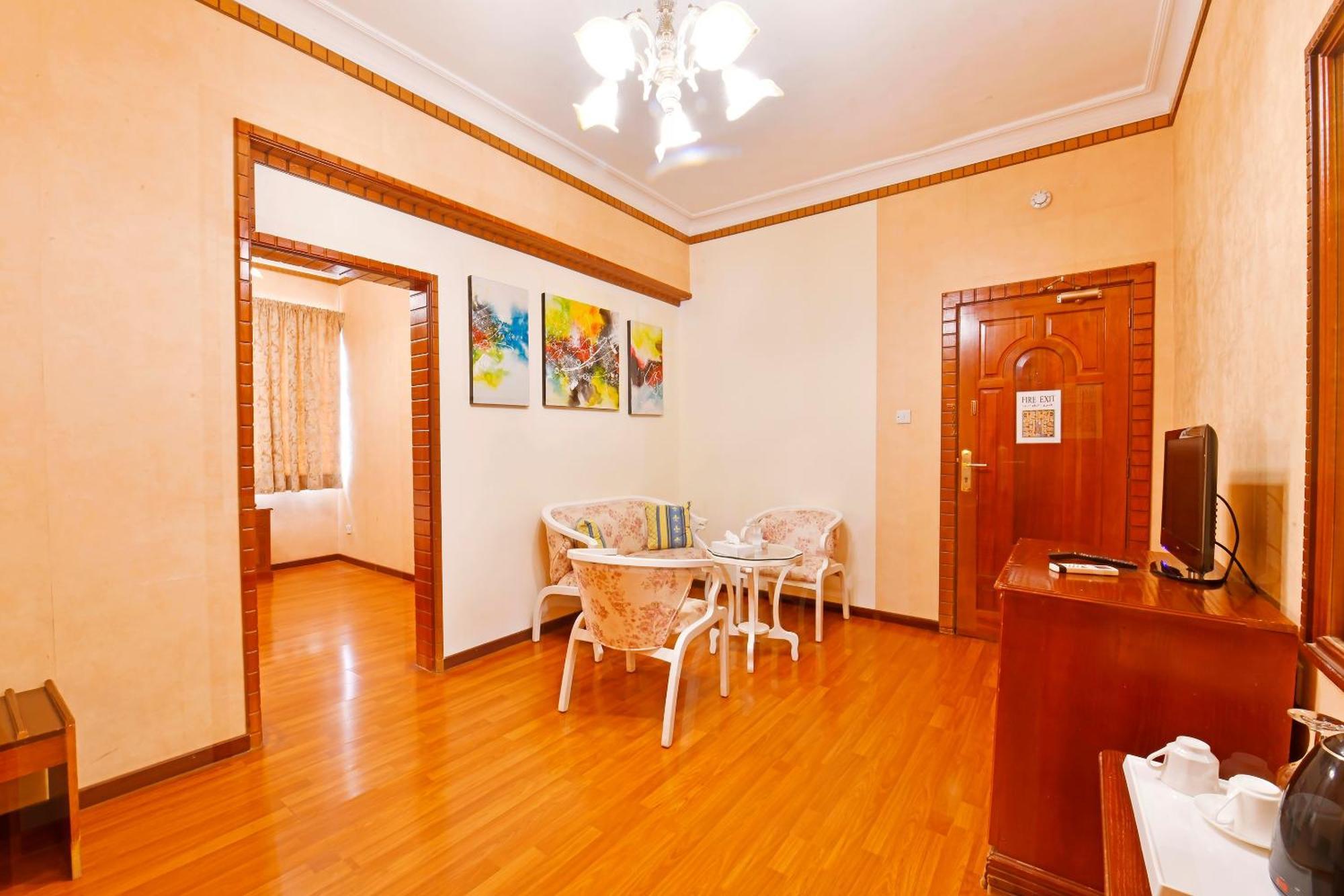 Capital O 125 Moon Plaza Hotel Манама Экстерьер фото